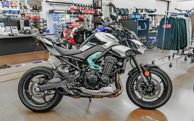 2025 Kawasaki ZR900SSFAN