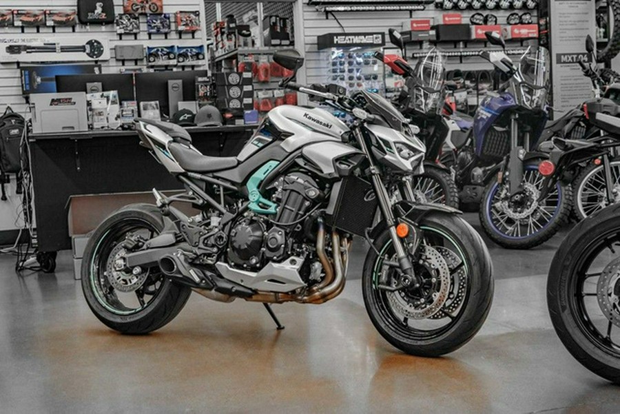 2025 Kawasaki ZR900SSFAN