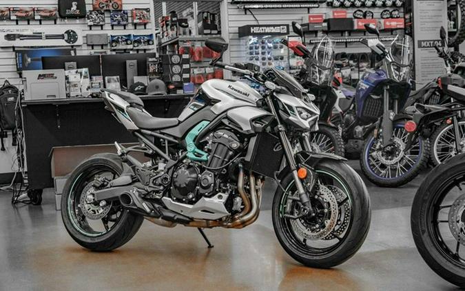 2025 Kawasaki ZR900SSFAN