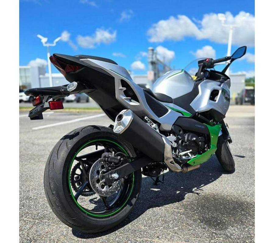 2024 Kawasaki Ninja® 7 Hybrid ABS