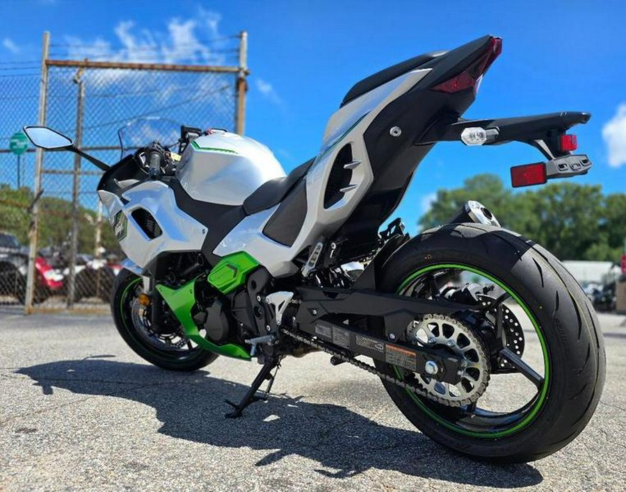 2024 Kawasaki Ninja® 7 Hybrid ABS