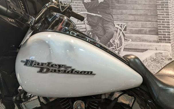 2016 Harley-Davidson Street Glide® Base