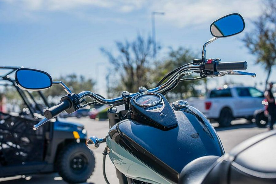 2025 Kawasaki Vulcan® 900 Classic