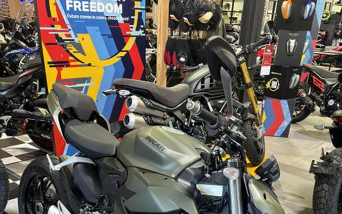 New 2025 Ducati Streetfighter V2