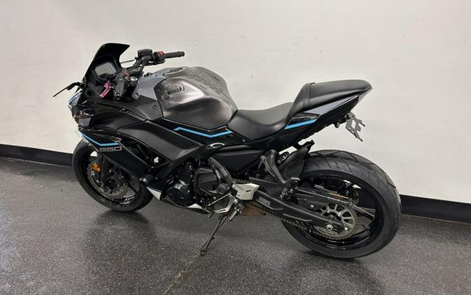 2021 Kawasaki Ninja 650 ABS Metallic Graphite Gray/Metallic Spark Black