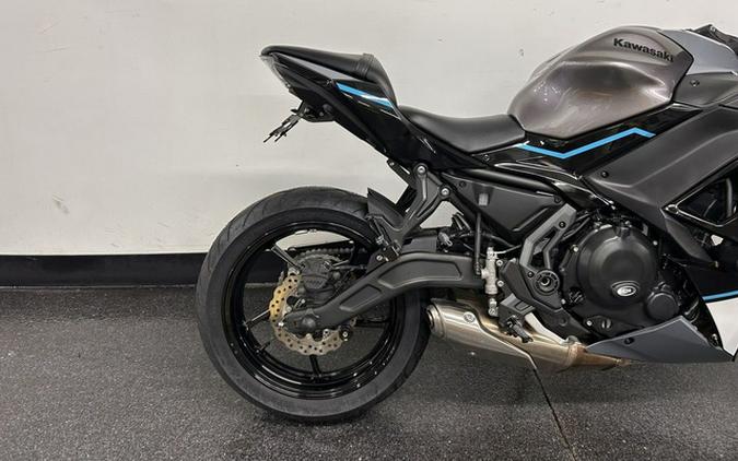 2021 Kawasaki Ninja 650 ABS Metallic Graphite Gray/Metallic Spark Black