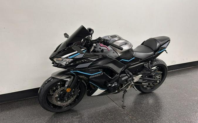 2021 Kawasaki Ninja 650 ABS Metallic Graphite Gray/Metallic Spark Black