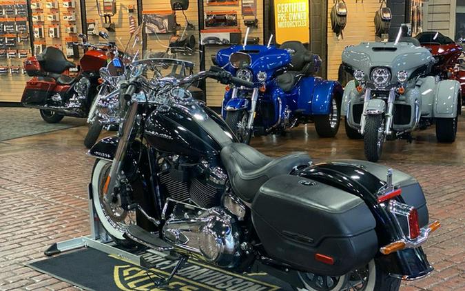 2019 Harley-Davidson Softail FLDE - Deluxe