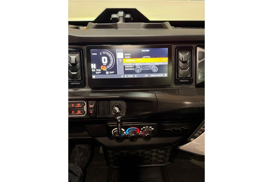 2026 Can-Am Defender LIMITED HD11