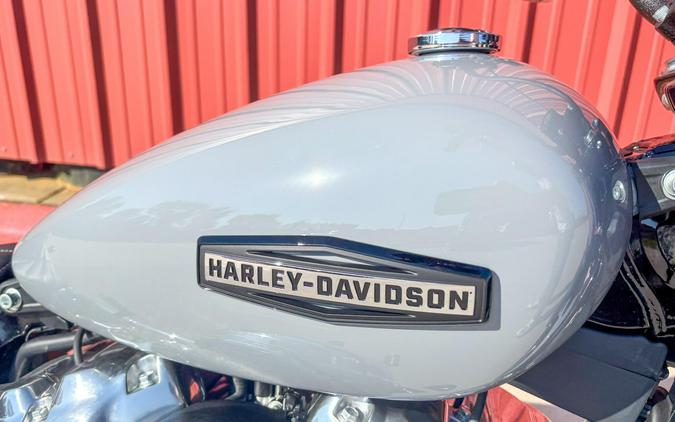 2026 Harley-Davidson® Street Bob® FXBB Dark Billiard Gray Chrome Laced Wheels