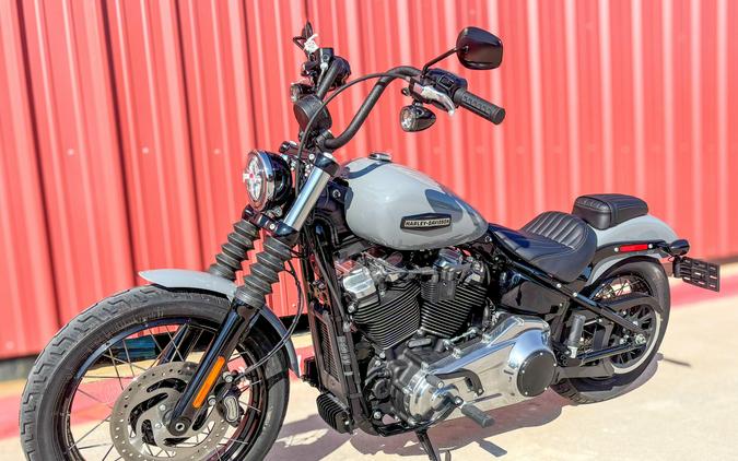 2026 Harley-Davidson® Street Bob® FXBB Dark Billiard Gray Chrome Laced Wheels