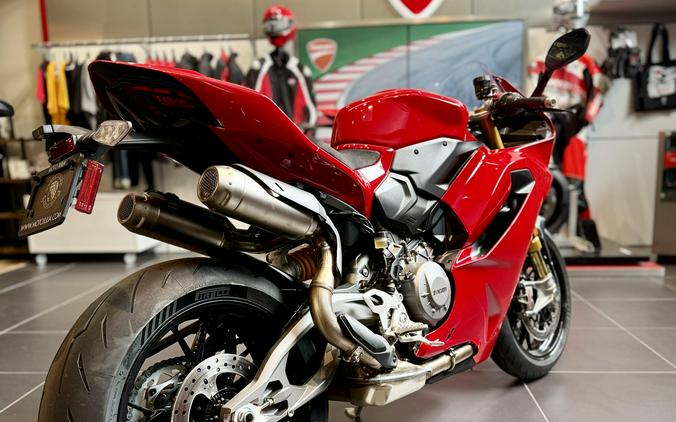 2026 Ducati PANIGALE V2S