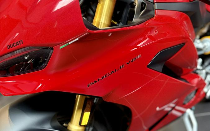 2026 Ducati PANIGALE V2S
