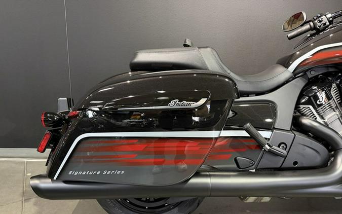 2026 Indian Challenger Dark Horse Signature Series Abyss Metallic / Red Allert
