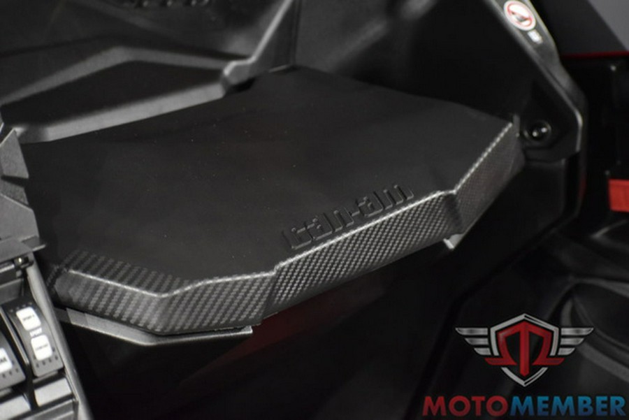 2025 Can-Am Maverick X3 DS Turbo Fiery Red & Hyper Silver