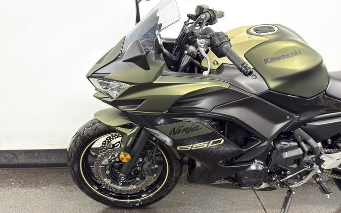 2024 Kawasaki Ninja® 650 ABS Metallic Covert Green/Metallic Spark Black