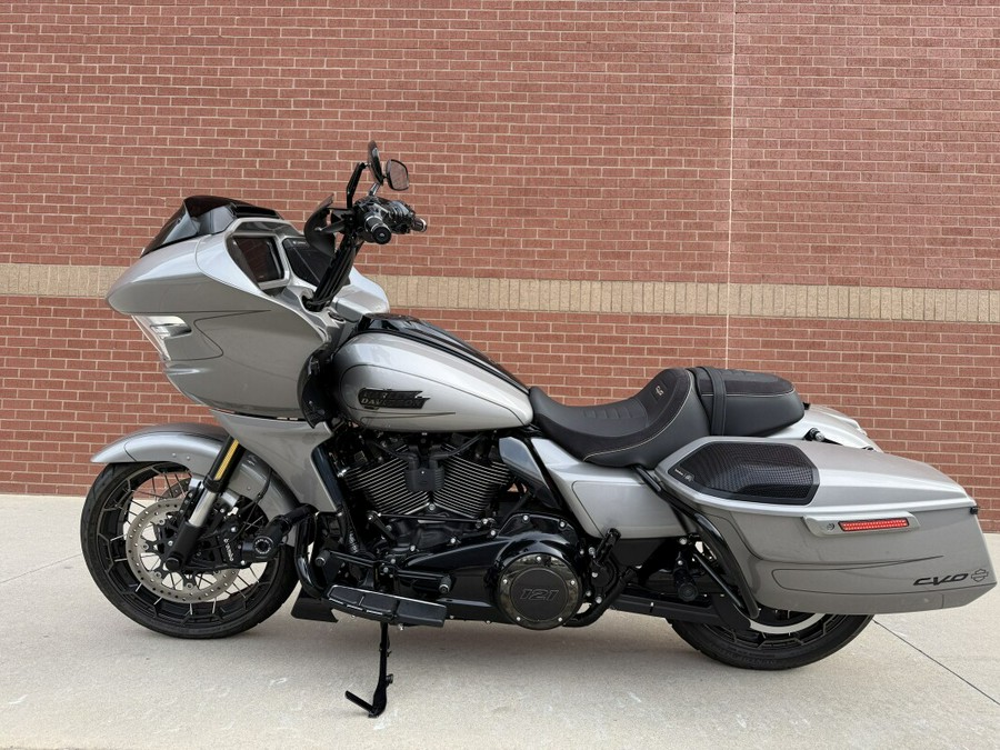 2023 Harley-Davidson® CVO™ Road Glide® LTD Anniversary Dark Platinum