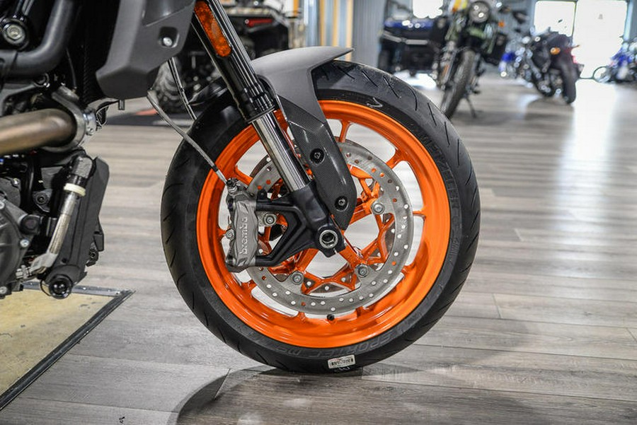 2023 Indian Motorcycle® FTR Stealth Gray/Orange Burst