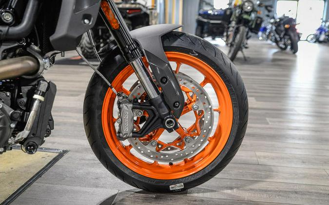 2023 Indian Motorcycle® FTR Stealth Gray/Orange Burst