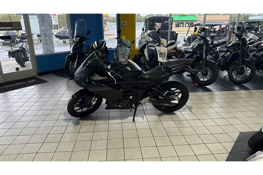 2025 Yamaha YZF-R3 ABS