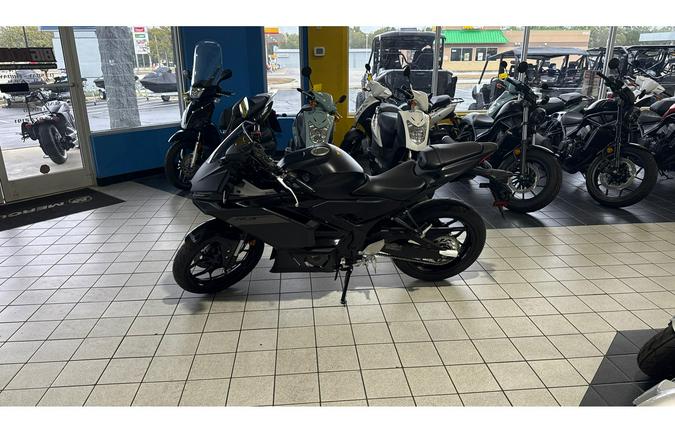 2025 Yamaha YZF-R3 ABS