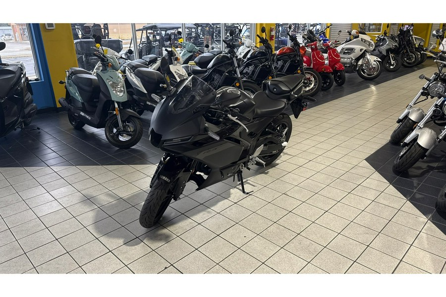 2025 Yamaha YZF-R3 ABS