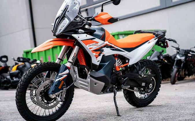 2025 KTM Adventure 890 R
