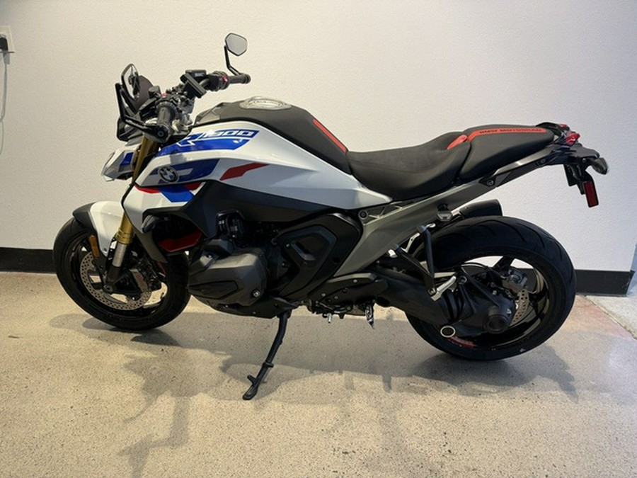 2026 BMW R 1300 R Performance