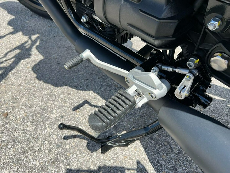 2025 Moto Guzzi V7 Stone