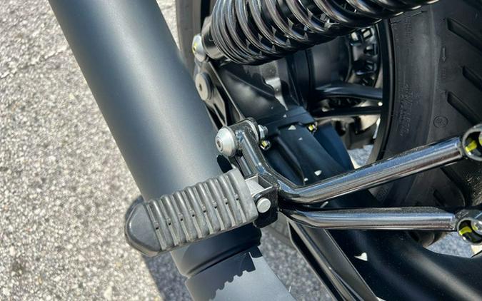 2025 Moto Guzzi V7 Stone