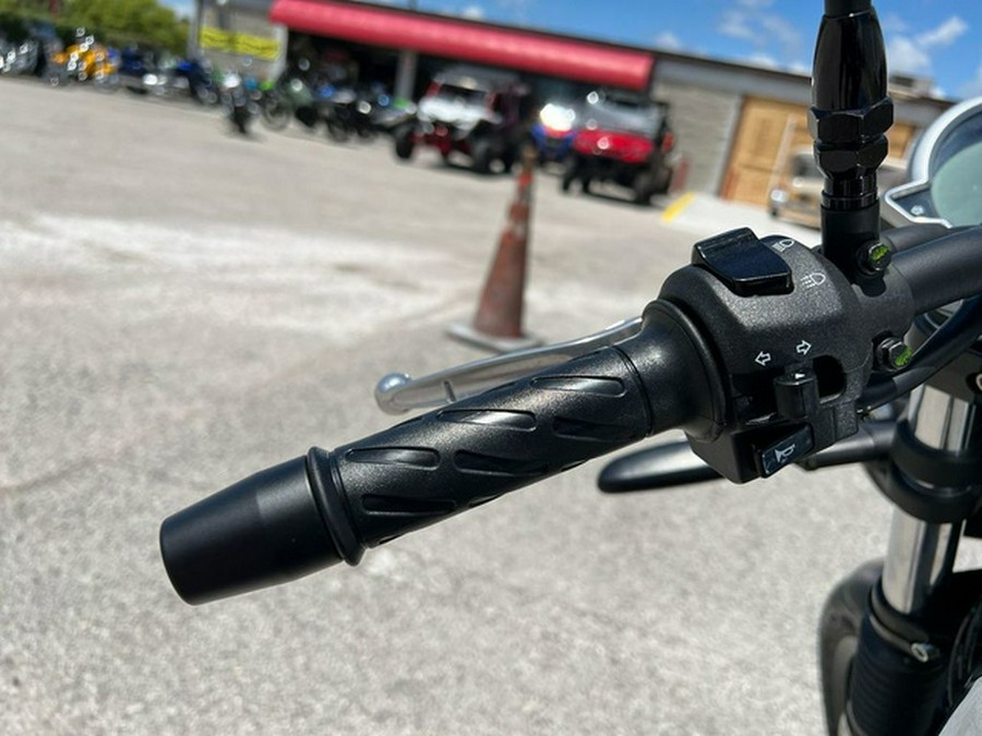 2025 Moto Guzzi V7 Stone