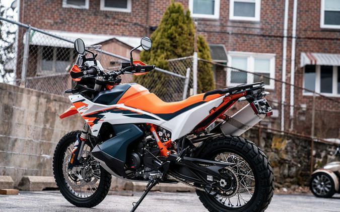 2025 KTM Adventure 890 R