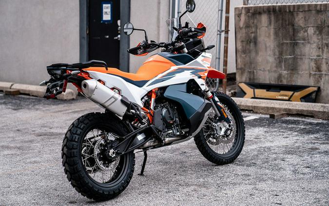 2025 KTM Adventure 890 R