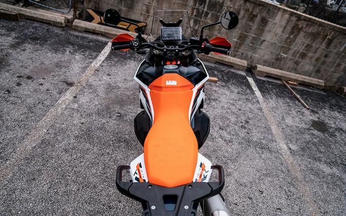 2025 KTM Adventure 890 R