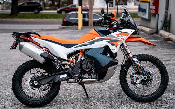 2025 KTM Adventure 890 R
