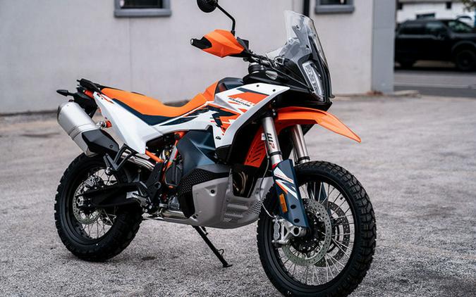 2025 KTM Adventure 890 R