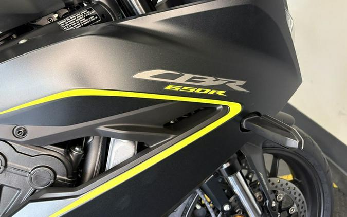 2026 Honda CBR650R E-Clutch