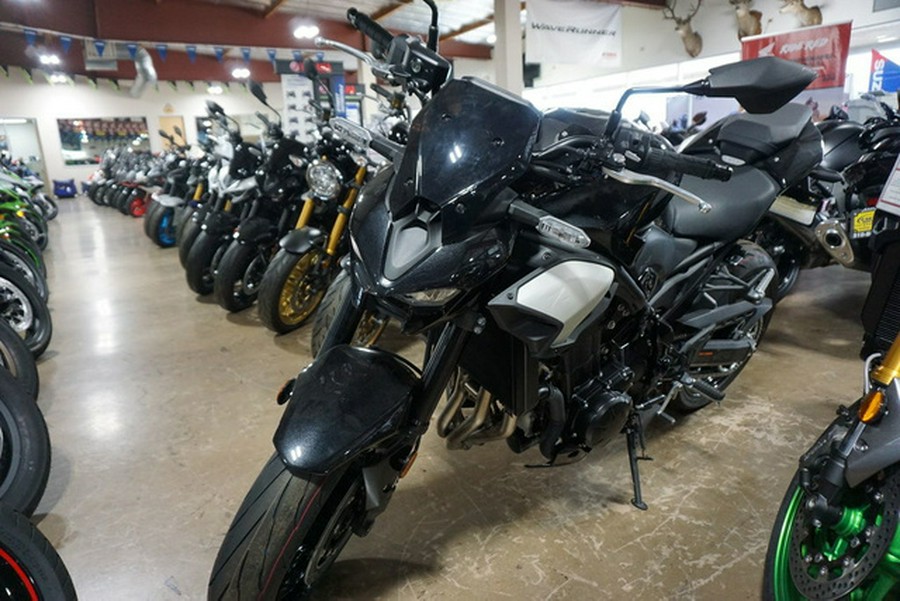2025 Kawasaki Z900 ABS Metallic Spark Black/Metallic Carbon Gray