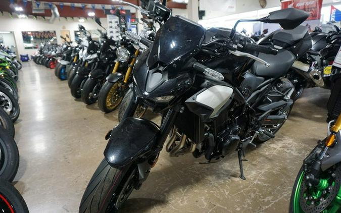 2025 Kawasaki Z900 ABS Metallic Spark Black/Metallic Carbon Gray