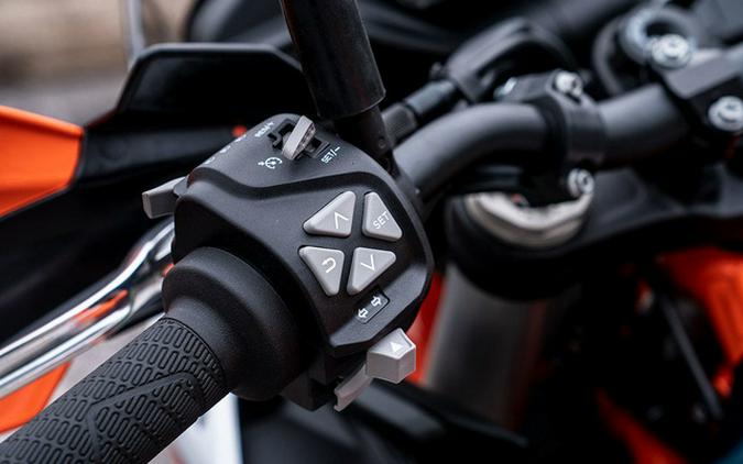 2025 KTM Adventure 890 R