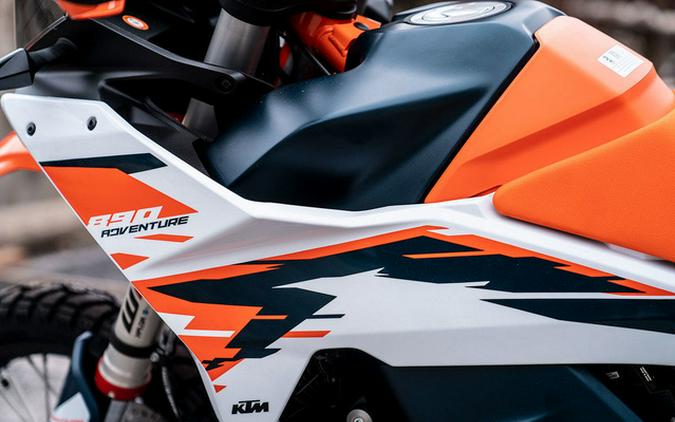 2025 KTM Adventure 890 R