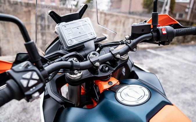 2025 KTM Adventure 890 R