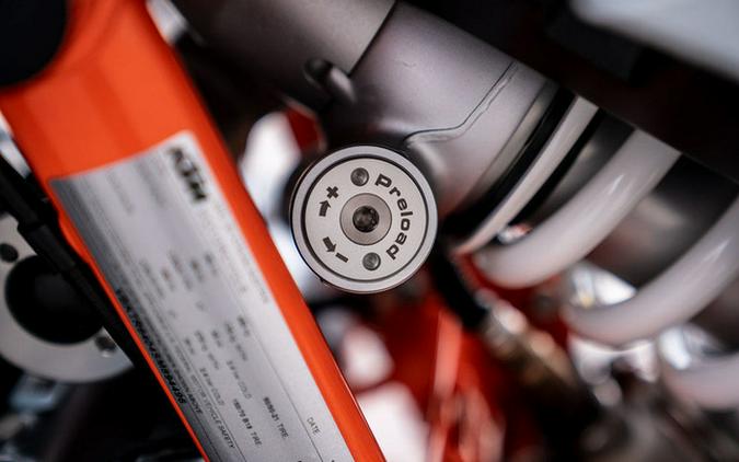 2025 KTM Adventure 890 R