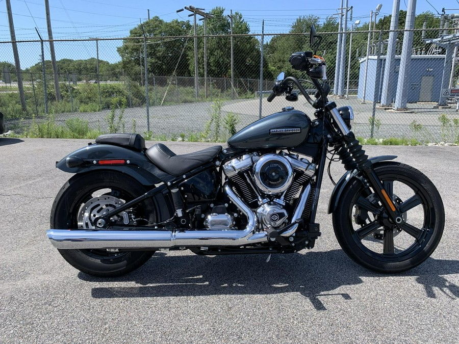 2025 Harley-Davidson® Street Bob® Iron Horse Metallic w/Cast Wheels