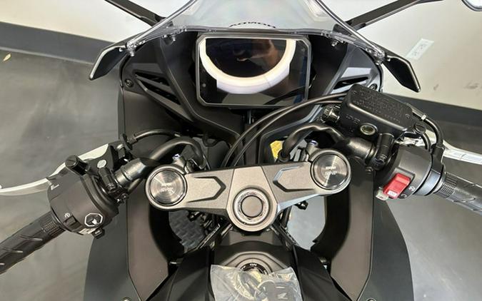2026 Honda CBR650R E-Clutch