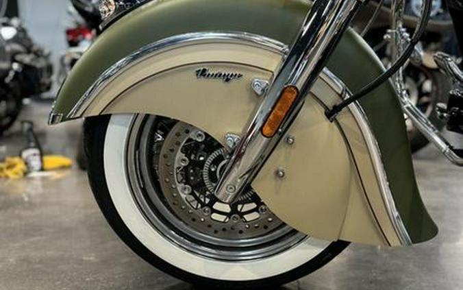 2016 Indian Motorcycle® Chief® Vintage Willow Green and Ivory Cream