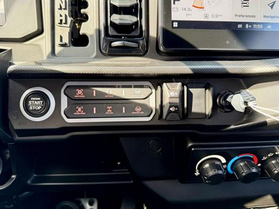 2026 Can-Am Defender MAX Lone Star CAB HD11