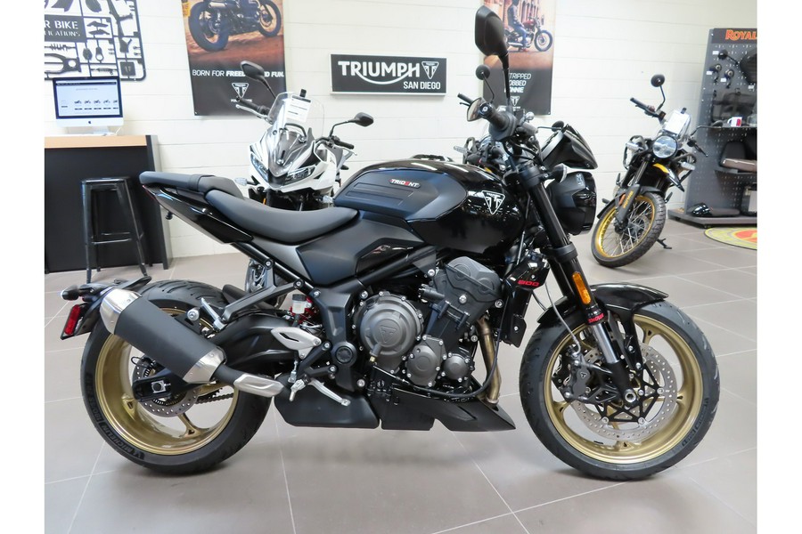 2026 TRIDENT 800 - Triumph