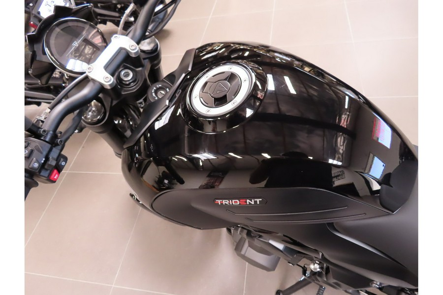 2026 TRIDENT 800 - Triumph