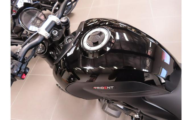 2026 TRIDENT 800 - Triumph
